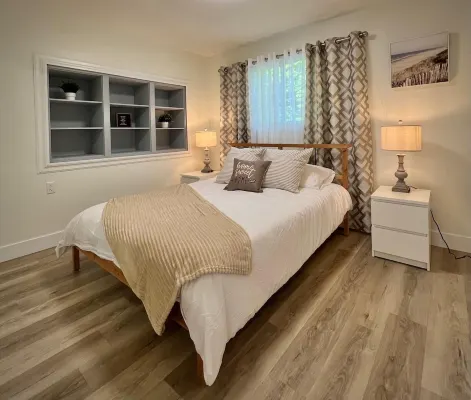 Hillside Hideaway - Up By The Ravine w/ 5 Minute Walk to Little Beach Hotels in Elgin County