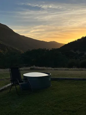 Stargazer Chalet, Two Bedroom Cabin with Wifi Отели рядом с достопримечательностью «Генерал Шерман»