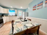Aly’s Hideaway: Exceptional Value -  2Br Green Turtle Cay Home with Dock Slip