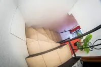 UPSTAIRS 1 BR APARTMENT. GREAT LOCATION / AC . WiFi.KITCHEN