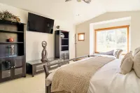 Poppyrosa Estate with mountain views minutes from Seattle, Bellevue, Sea-Tac