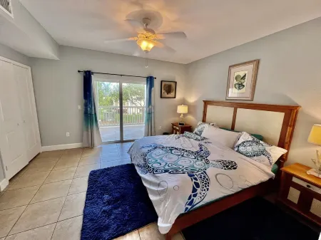 5 "J" Jus Chillin'  Cozy 2-bedroom condo in Resorts World Bimini Community