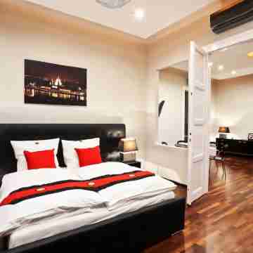 Modern apartment with a breathtaking view of the Danube and the mountains Rooms