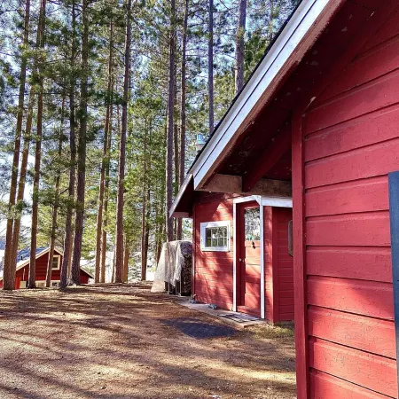 Peaceful Waters Cabin Sleeps 4
