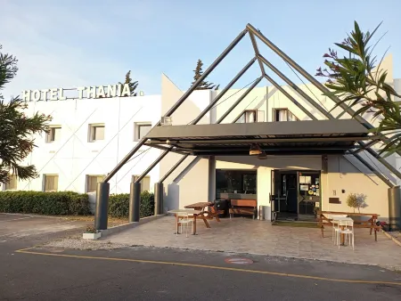 Hotel Thania