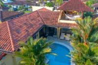 Casa Famosa - Large Family Home with Private Pool
