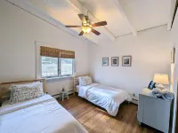 Steps from Cedar Beach ! Tranquil Retreat in the Heart of Wine Country Hotels in Southold