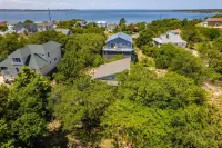 Venus Studio: Hottub, King Bed, Kayak, Bikes, SUP,