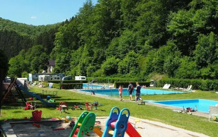 Grand Chalet am Bergflüsschen mit Kickertisch, Sauna & Waldschwimm-bad