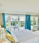 Easy location, Ocean view, Sunsets, Jeep Available, Solar, Battery Power, Wifi