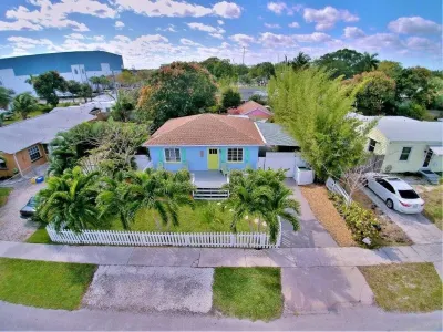 Lit's Keywest Home - Near the Beach, Marina, & More! Hotels near Peanut Island