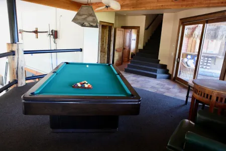 14,229sqft Estate on 8ac w/ 4100sqft Guest home TikiBar HotTub Overlooking GNP! Отели в г. Лейксайд