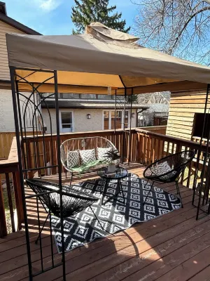 Entire house with 5 bedrooms across BU Hotels in Brandon