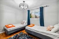 Cheerful 4 Bedroom Lansing Home