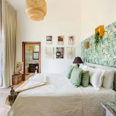 Refurbished BeachFront Penthouse - Music themed!