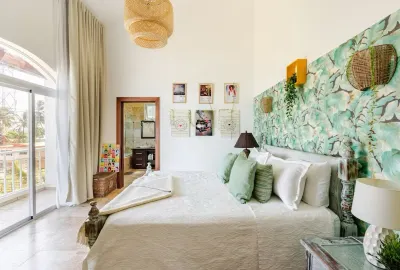 Refurbished BeachFront Penthouse - Music themed!