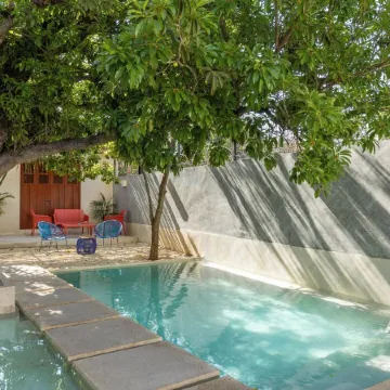 Spacious 1-floor House, Outdoor Oasis in Centro