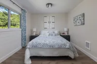 Peaceful, Nature Lovers retreat on the estuary. 2 spaces for the price of 1! Hotels near 4175 N Hwy 101