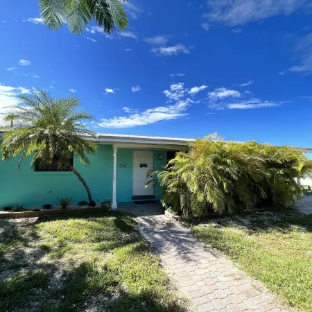 Bungalow oasis with lots of room