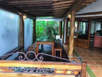 Charming House  com piscina 100m do mar