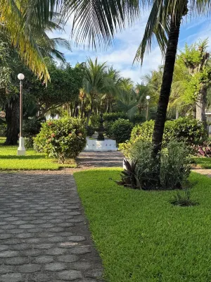 Amplia Villa, ideal para relajarse, caminar por  jardines y disfrutar del mar. فنادق في 