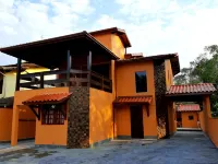 Beautiful house with pool and great location Hotels near Cocanha Beach