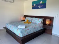 Amazing Hilltop Beach House - Ocean & Mountain Views! Các khách sạn ở 