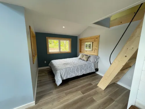 Bright and charming cabin on the Cabot Trail overlooking St. Ann’s bay.