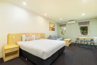 Red Bridge Motor Inn Hotels near NAMBOUR RAILWAY STATION
