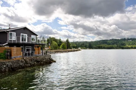 Vacation @ WATER'S EDGE Bayside Rental on Seabeck on the Hood Canal--Seabeck,WA