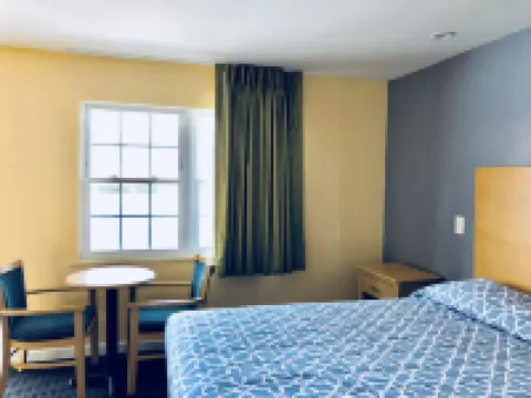 Chisholms Motor Inn Hotels in Saugus