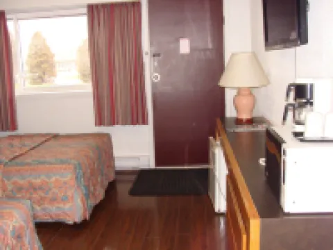 Lion Motel Hotels in Stormont, Dundas and Glengarry United Counties