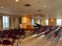 Hôtellerie Saint Yves โรงแรมในชาทร์