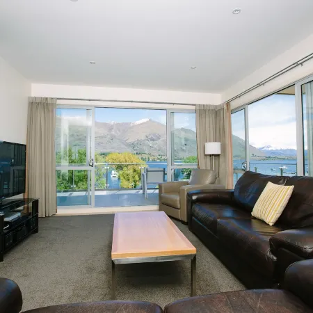 Lakeside Apartments