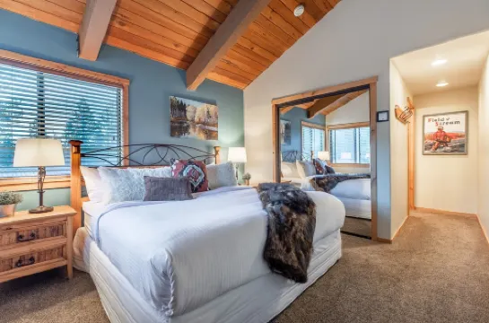 Courchevel 14 Remodeled Light and Bright Mountain Cabin, Walk to Canyon Lodge Slopes by RedAwning