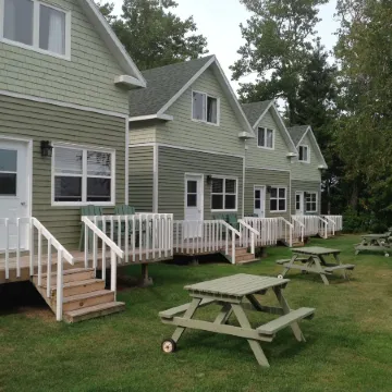 Briarwood Coastal Cottages & Lodge
