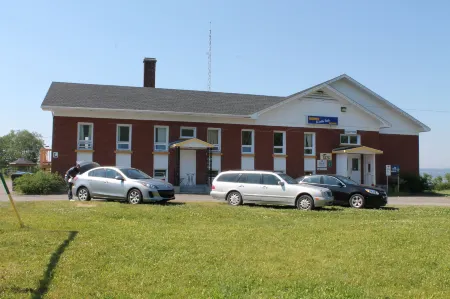 Auberge la Petite École de Forillon Отели в г. Гаспе