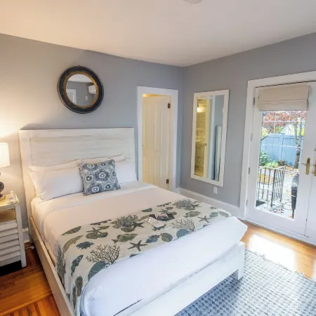 Town & Tide Inn