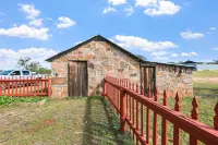 Stein Haus Ranch 4 Bedroom Home by RedAwning Hotels in Llano