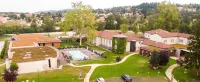 Domaine la Charpinière, the Originals Collection Hotels in Savigneux