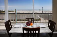 Aquarius Oceanfront Inn