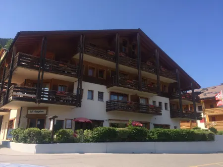 Résidence Castel Club Leysin Parc Отели рядом с достопримечательностью «Школа бизнеса и гостиничного менеджмента»