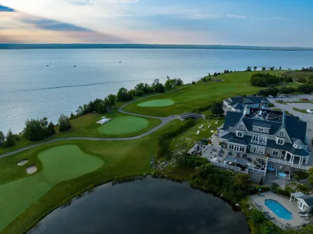 The Inn at Cobble Beach Отели в г. Оуэн-Саунд