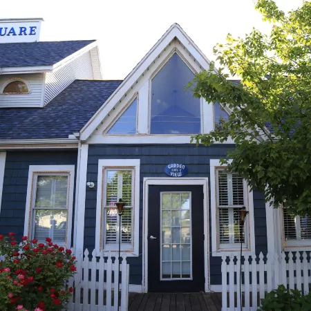 Harbour Square Suites