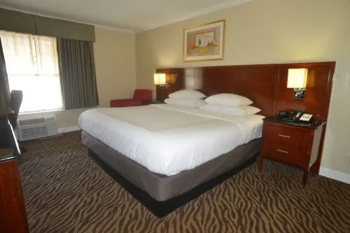 Hometown Inn & Suites