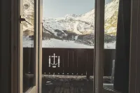 Hotel the Larix Ski-in Ski-Out - Mountain view