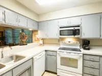 Forest View Two Bedroom, Two Bath Condo on Lake Ouachita, Steps Away from Pool and Spa. by RedAwning Hotels in Mount Ida