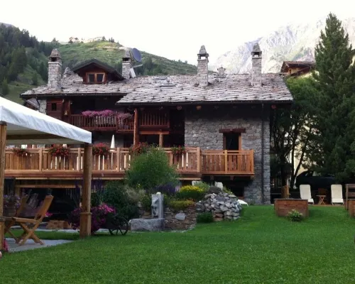 Les Trompeurs Chez Odette Hotels in Конь