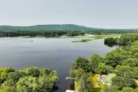 Charming Wausau Cottage on-Site Lake Access! - Parking