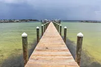 Fort Walton Beach Condo Walk to Local Beach! - Kitchens